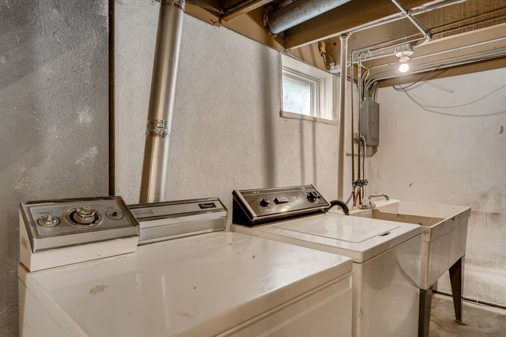 25 Lower Level Laundry Room.jpg