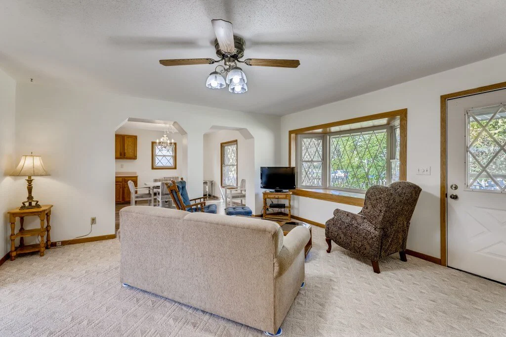 10 Living Room.jpg