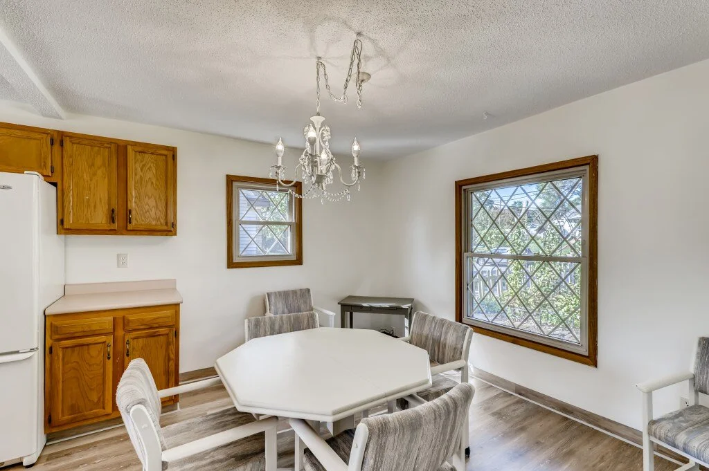 17 Breakfast Area.jpg