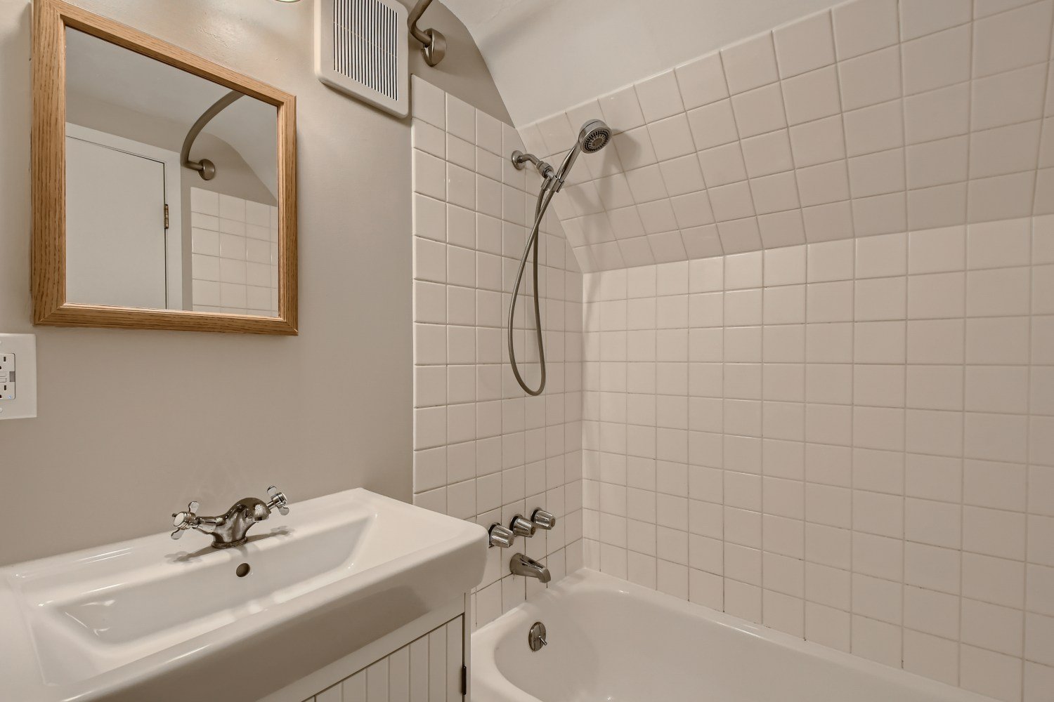 1306 Buchanan St NE Minneapolis MN - Web Quality - 021 - 27 2nd Floor Primary Bathroom.jpg