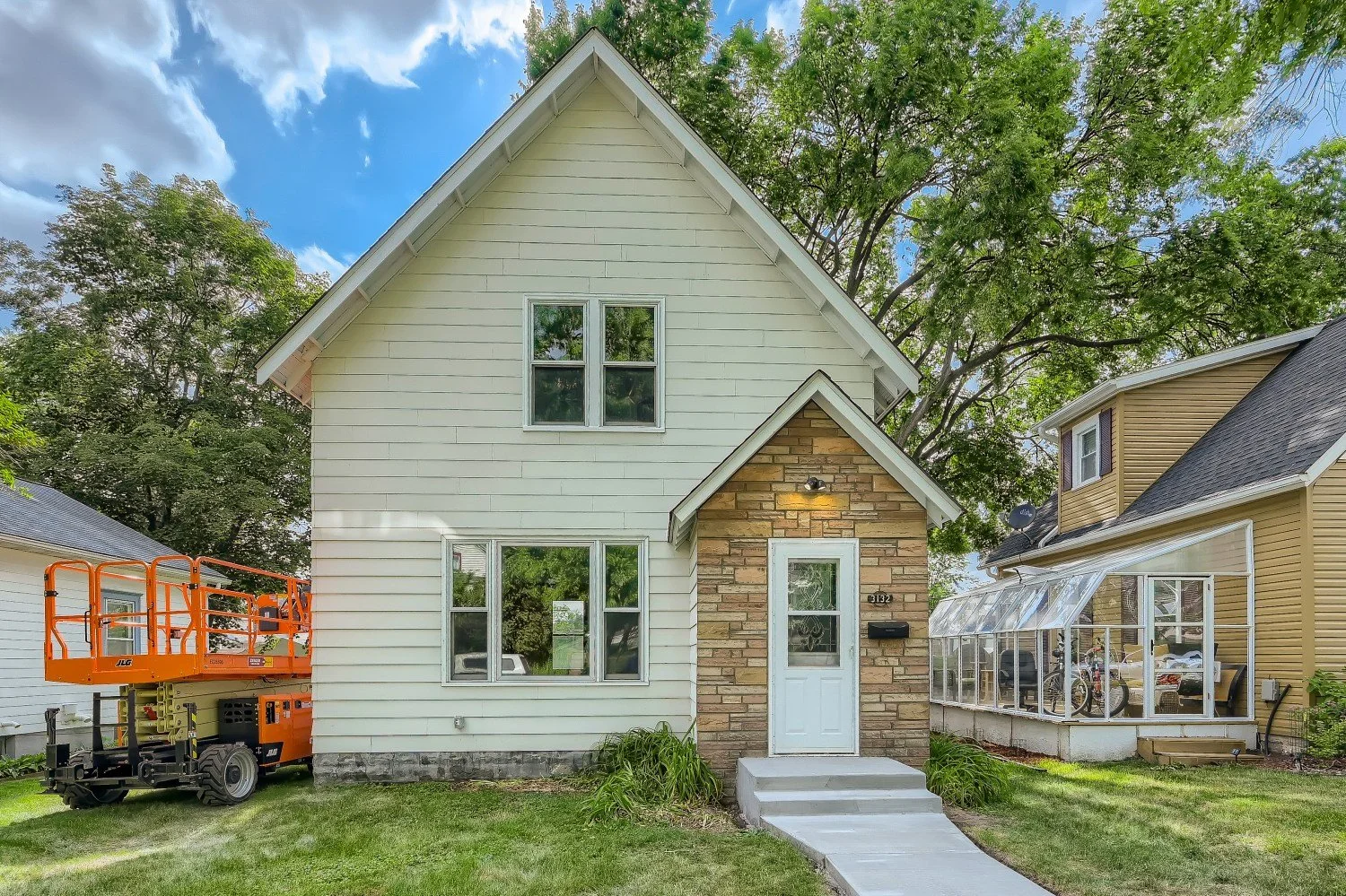 3132 Tyler St Ne Minneapolis MN - Web Quality - 000 - 01 Exterior Front 5.jpg