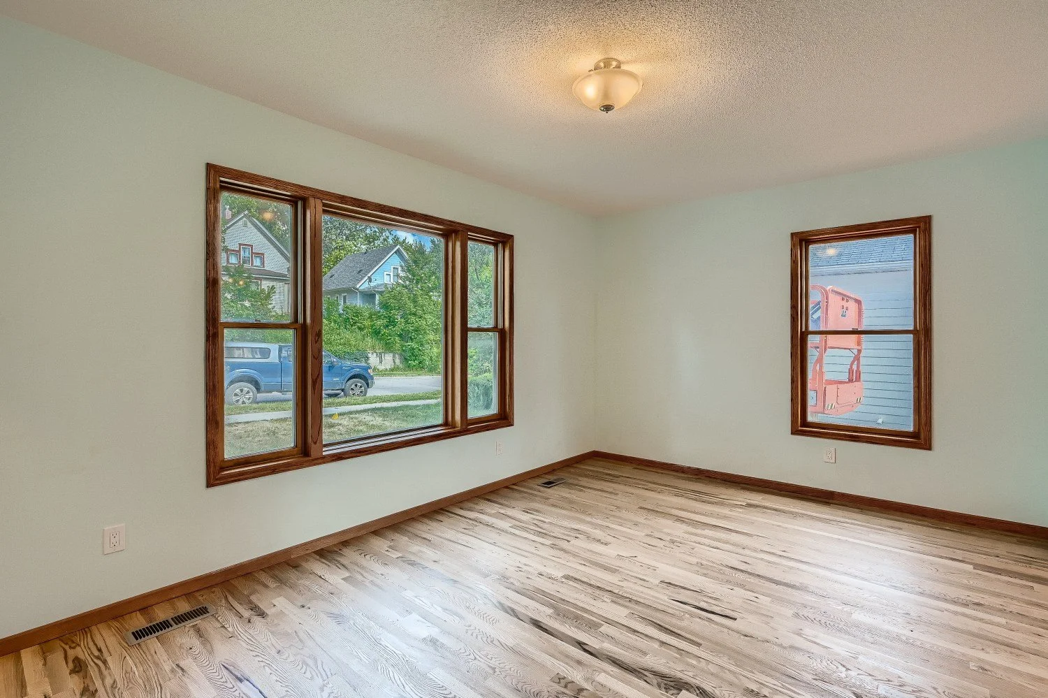 3132 Tyler St Ne Minneapolis MN - Web Quality - 005 - 06 Living Room 5.jpg