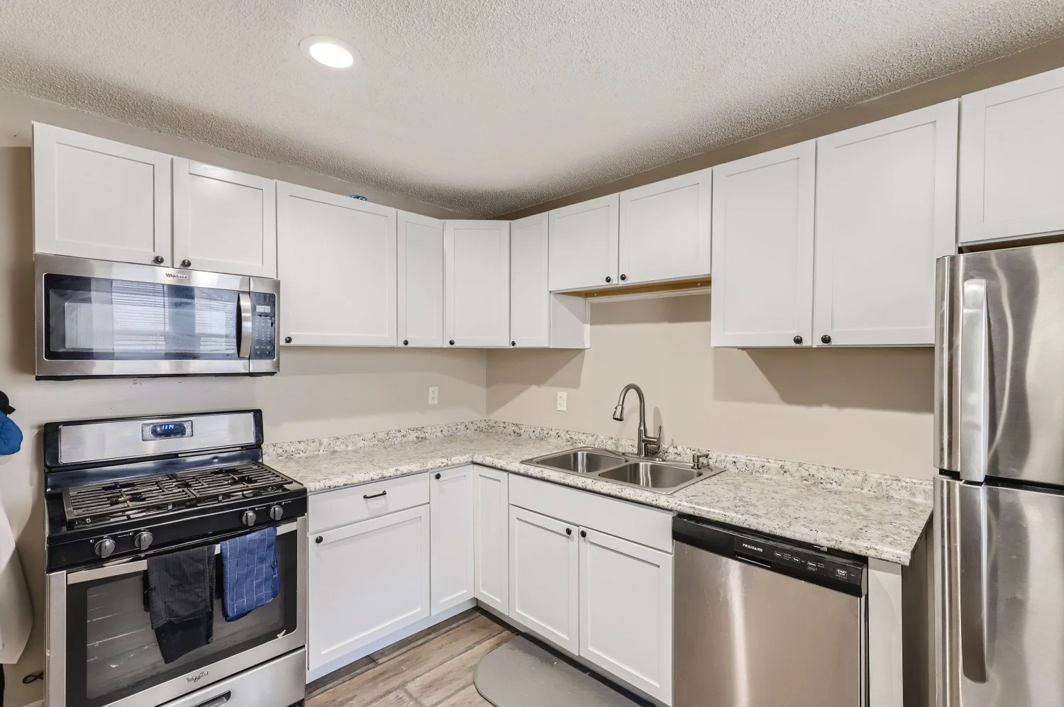 824 24th Ave Ne Minneapolis MN - Web Quality - 010 - 11 Kitchen.jpg