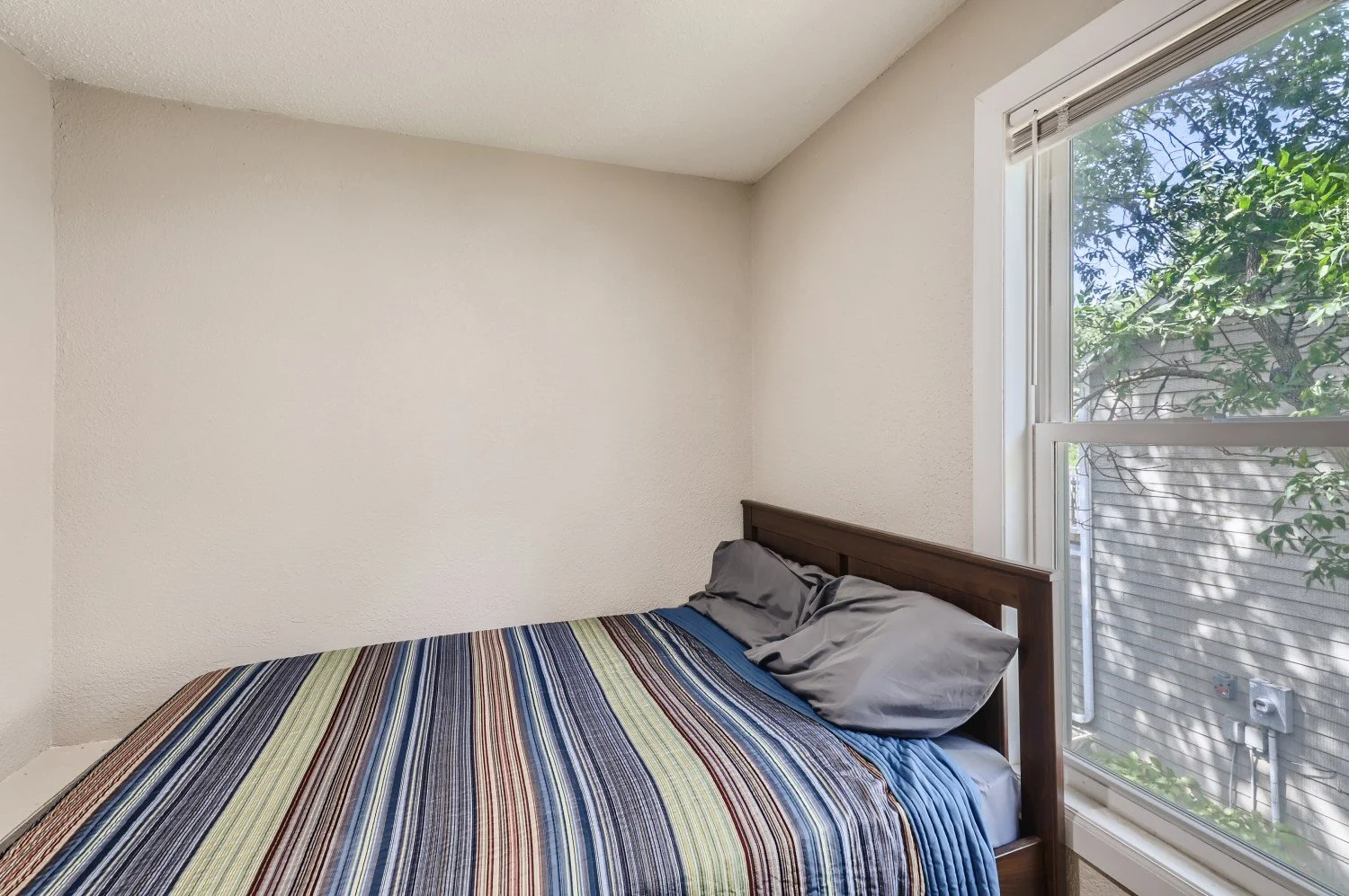 824 24th Ave Ne Minneapolis MN - Web Quality - 017 - 18 2nd Floor Bedroom.jpg