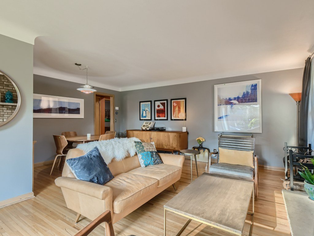 06 Living Room.jpg