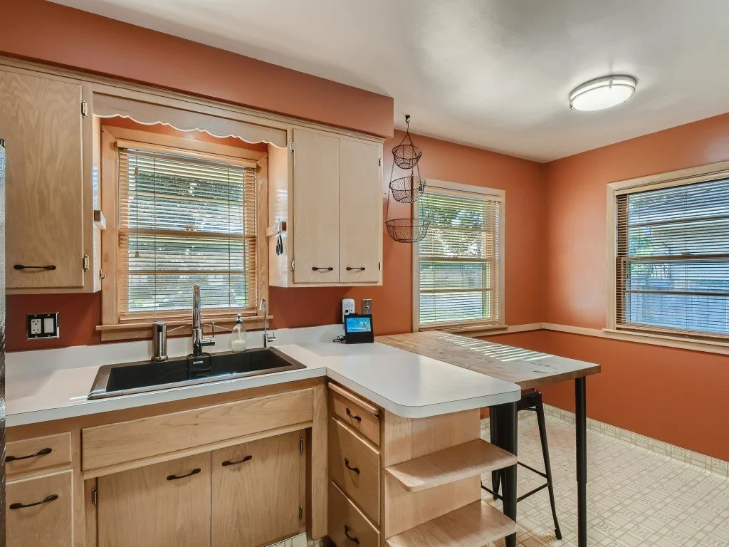 11 Kitchen.jpg