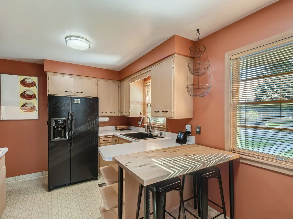 12 Kitchen.jpg