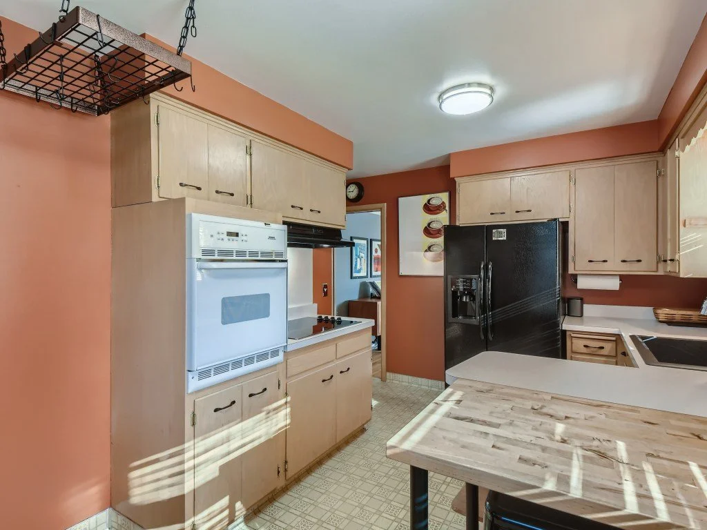 13 Kitchen.jpg