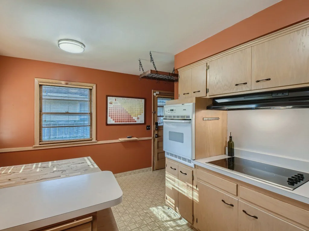 14 Kitchen.jpg