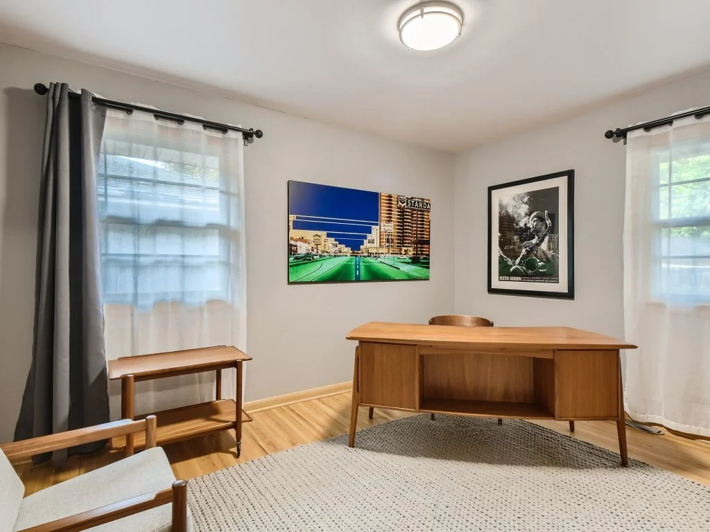 20 Bedroom.jpg