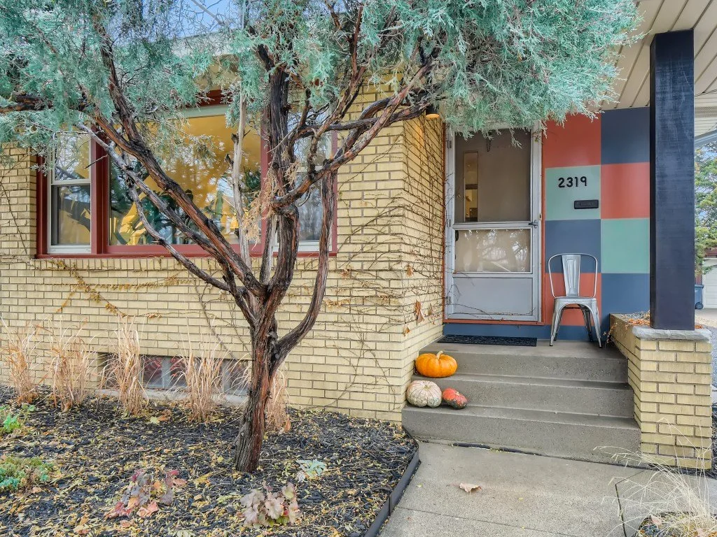 05 Exterior Front Entry.jpg
