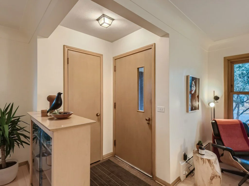 07 Foyer.jpg