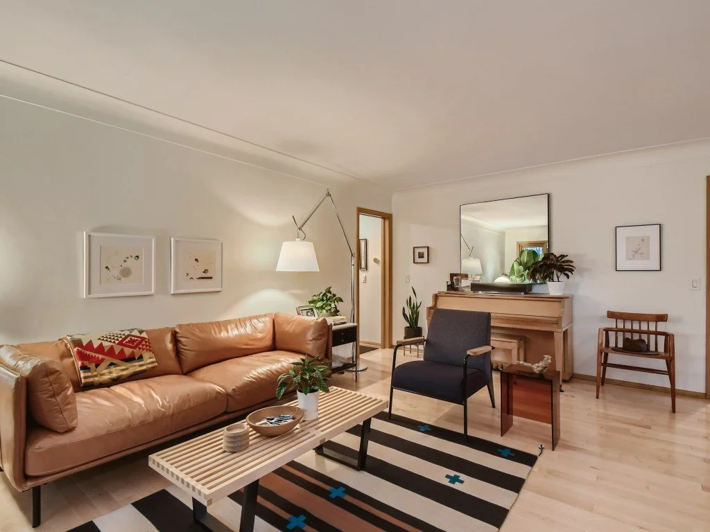 08 Living Room.jpg