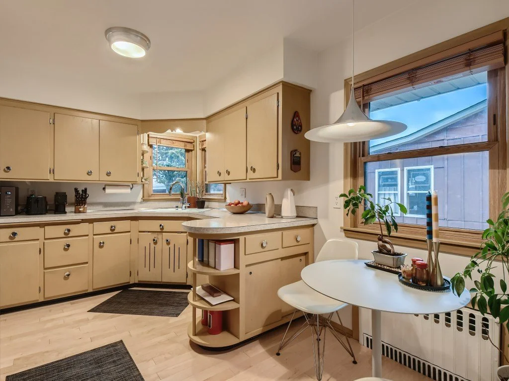 14 Kitchen.jpg