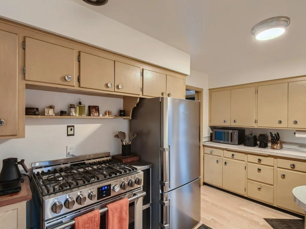 15 Kitchen.jpg