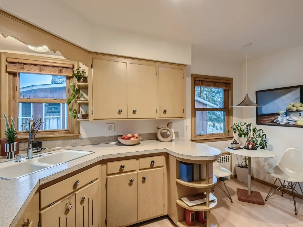17 Kitchen.jpg