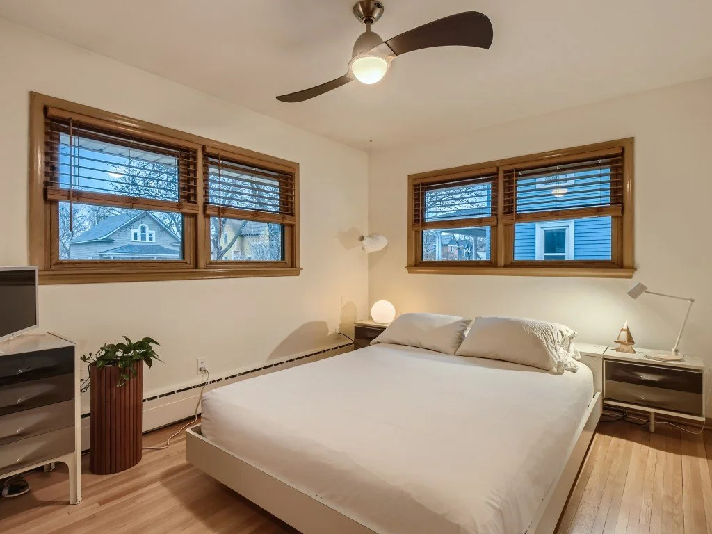 18 Bedroom.jpg