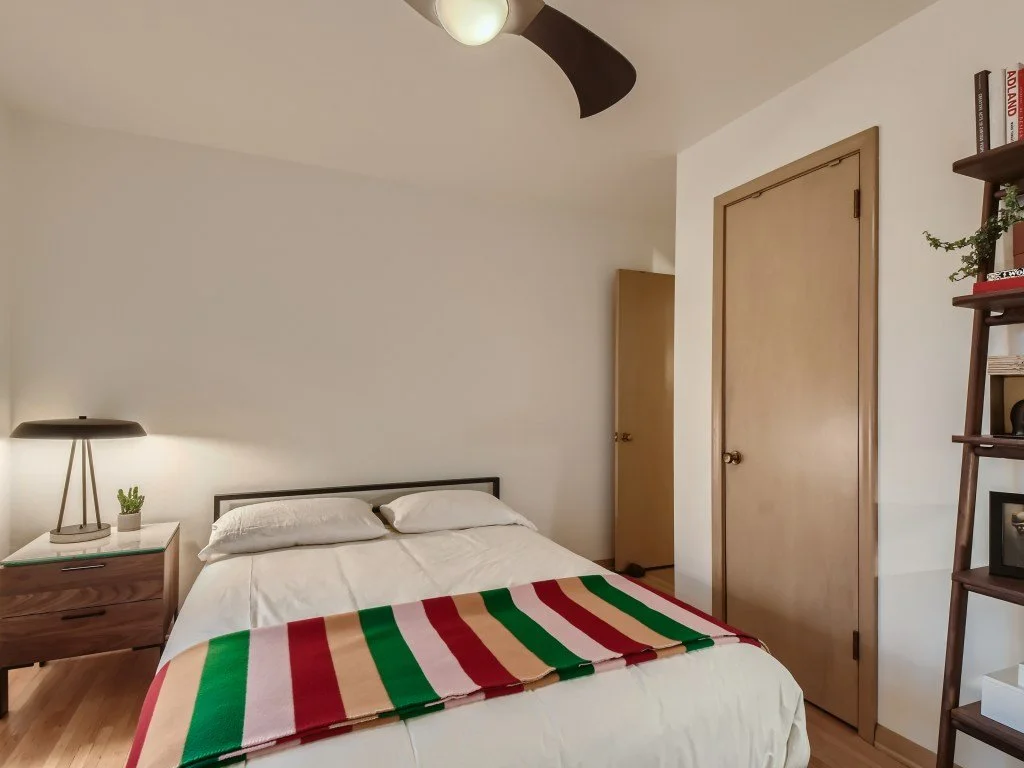 23 Bedroom.jpg
