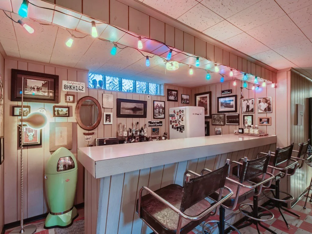 33 Lower Level Family Room Bar.jpg
