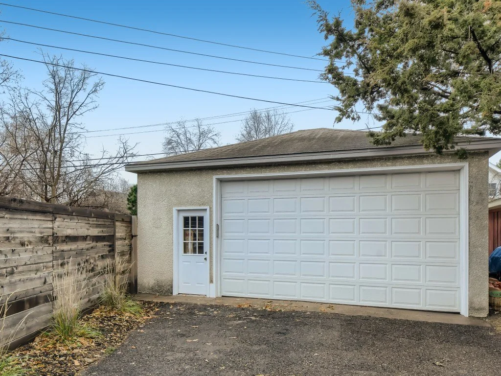 39 Garage.jpg