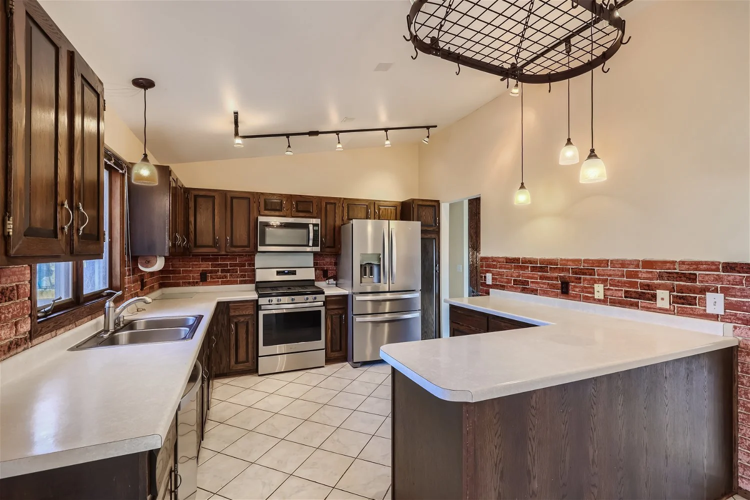 221 12th Ave Ne Minneapolis MN - Web Quality - 006 - 07 Kitchen.jpg