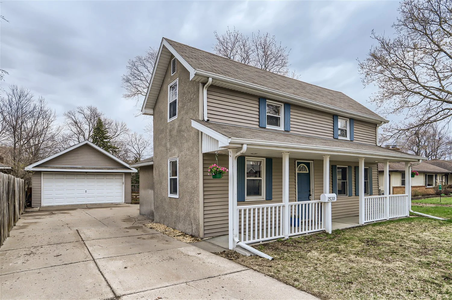 2530 Maple Anoka MN - Web Quality - 001 - 03 Exterior Front.jpg