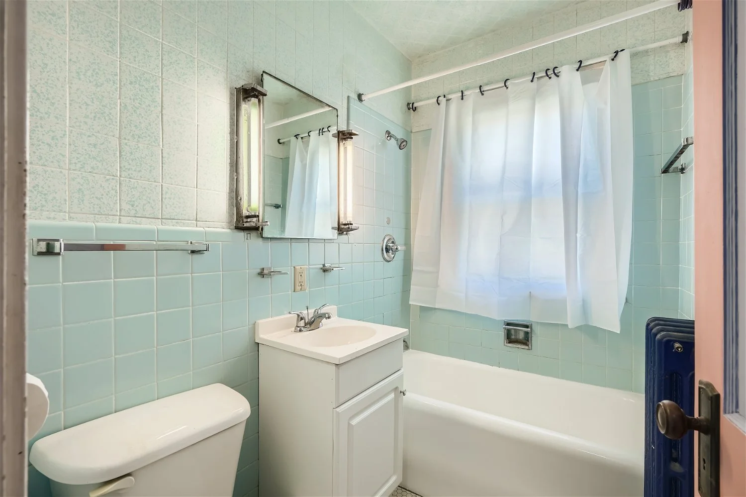 4821 Chicago Ave S Minneapolis MN - Web Quality - 016 - 21 2nd Floor Primary Bathroom.jpg