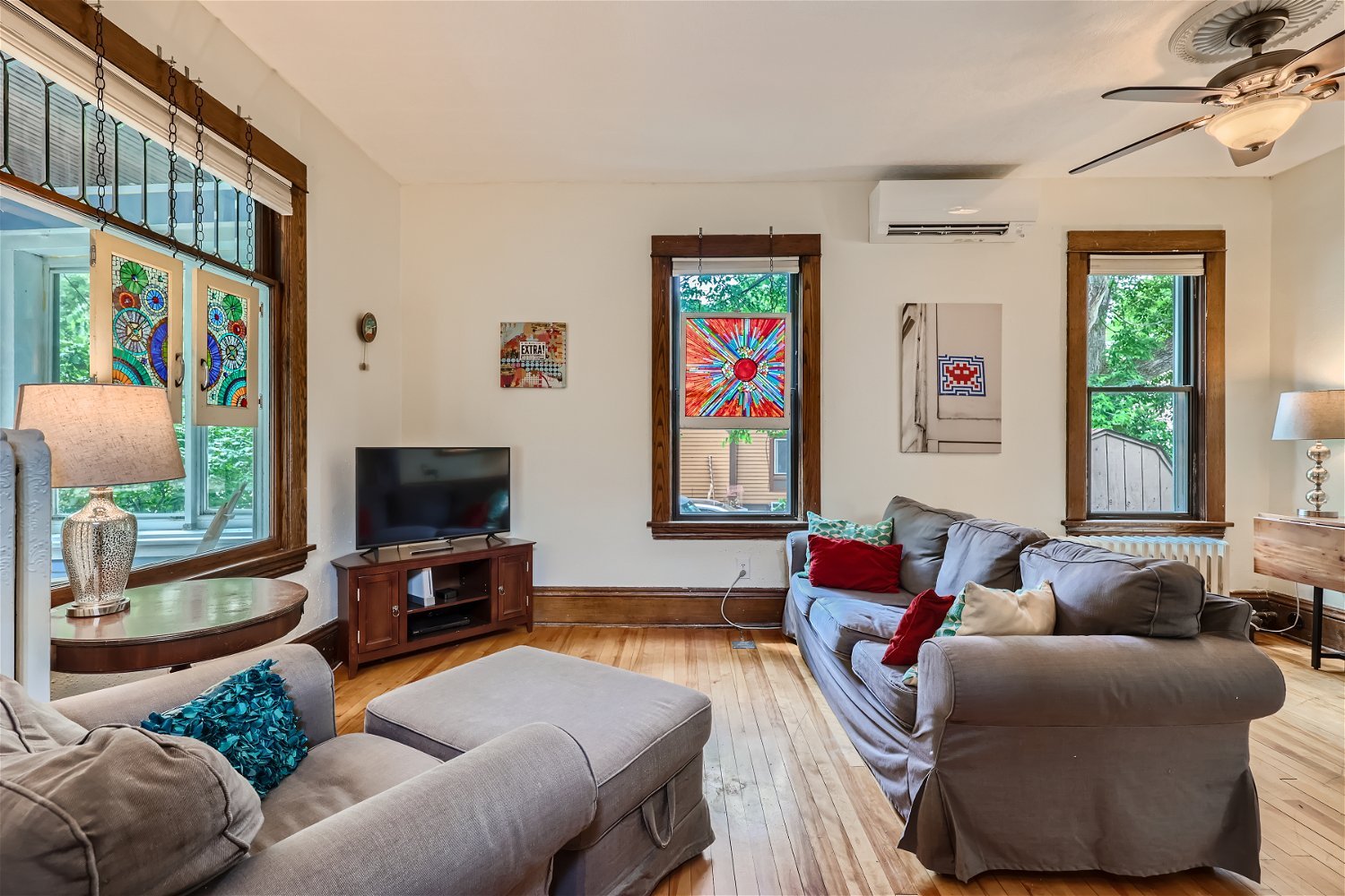 1007 27th Ave - Web Quality - 005 - 06 Living Room.jpg