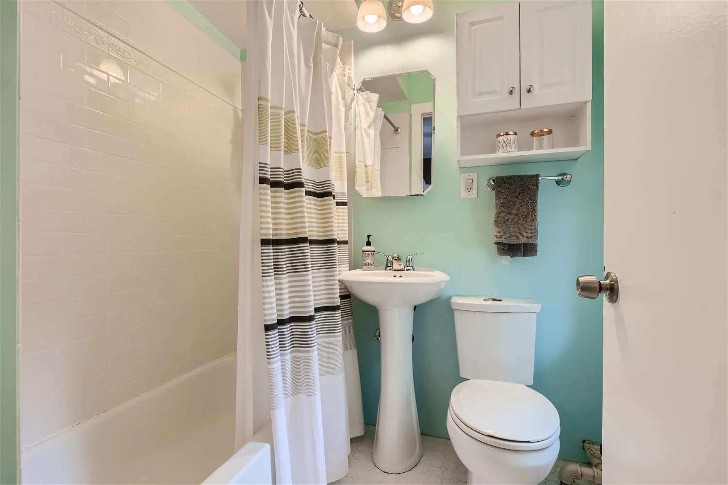 1007 27th Ave - Web Quality - 014 - 15 Bathroom.jpg