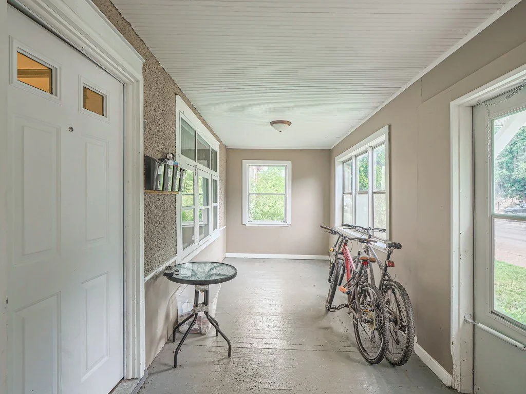 05 Front Porch.jpg