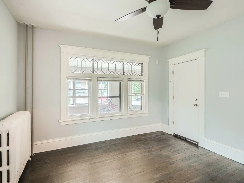 06 Living Room.jpg