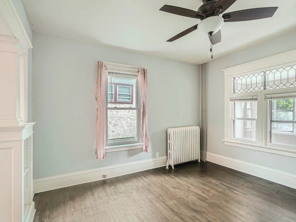 08 Living Room.jpg