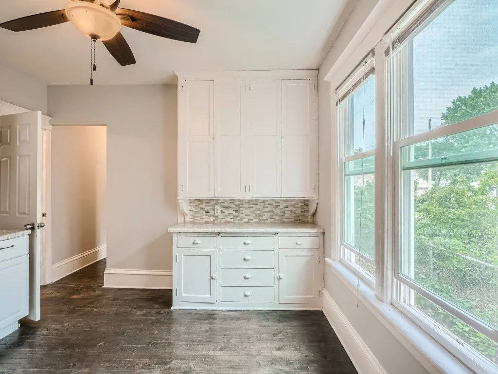 11 Kitchen.jpg
