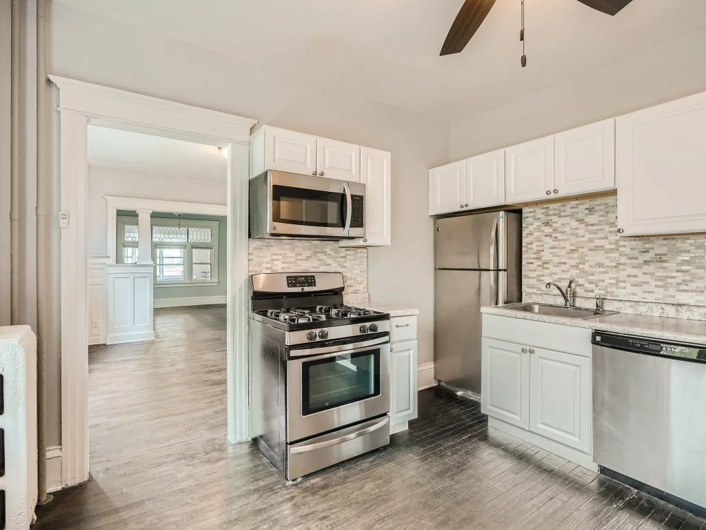 12 Kitchen.jpg
