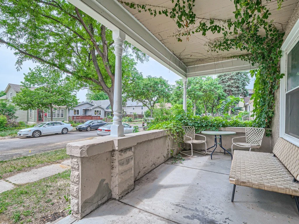 04 Front Porch.jpg