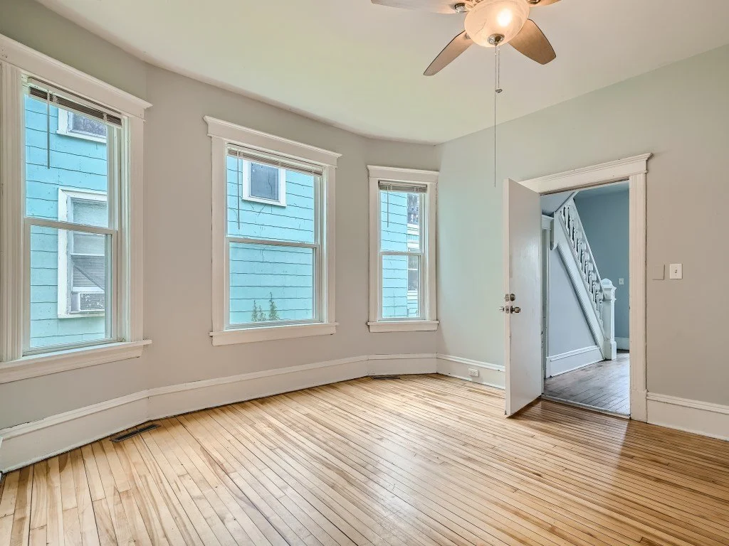 07 Living Room.jpg