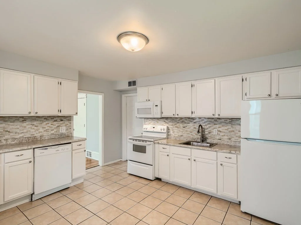 09 Kitchen.jpg