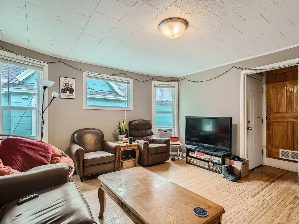 21 2nd Floor Living Room.jpg