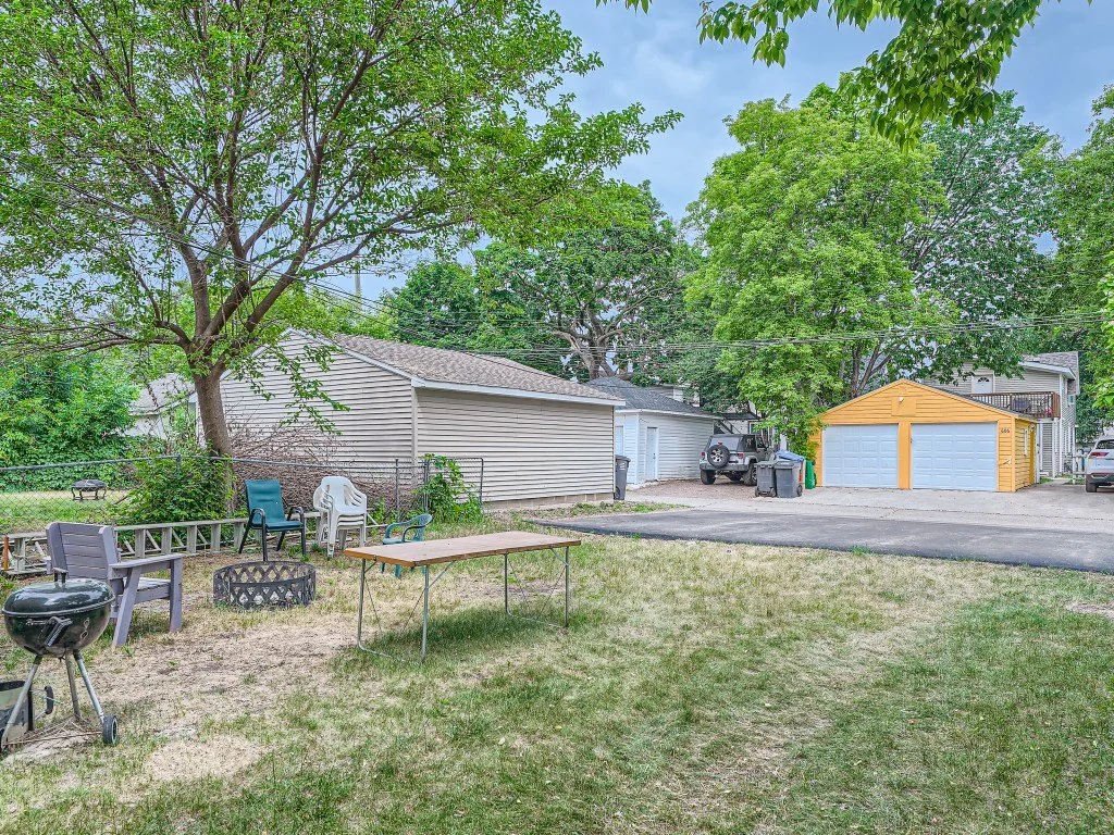 28 Back Yard.jpg