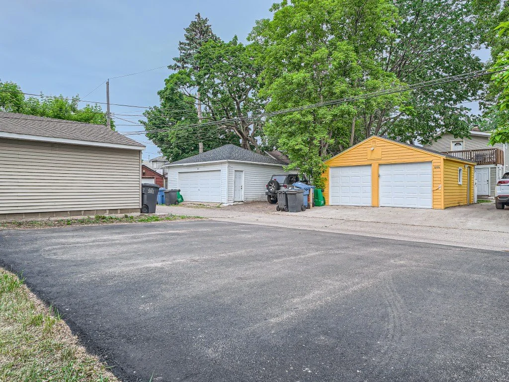 30 Parking.jpg