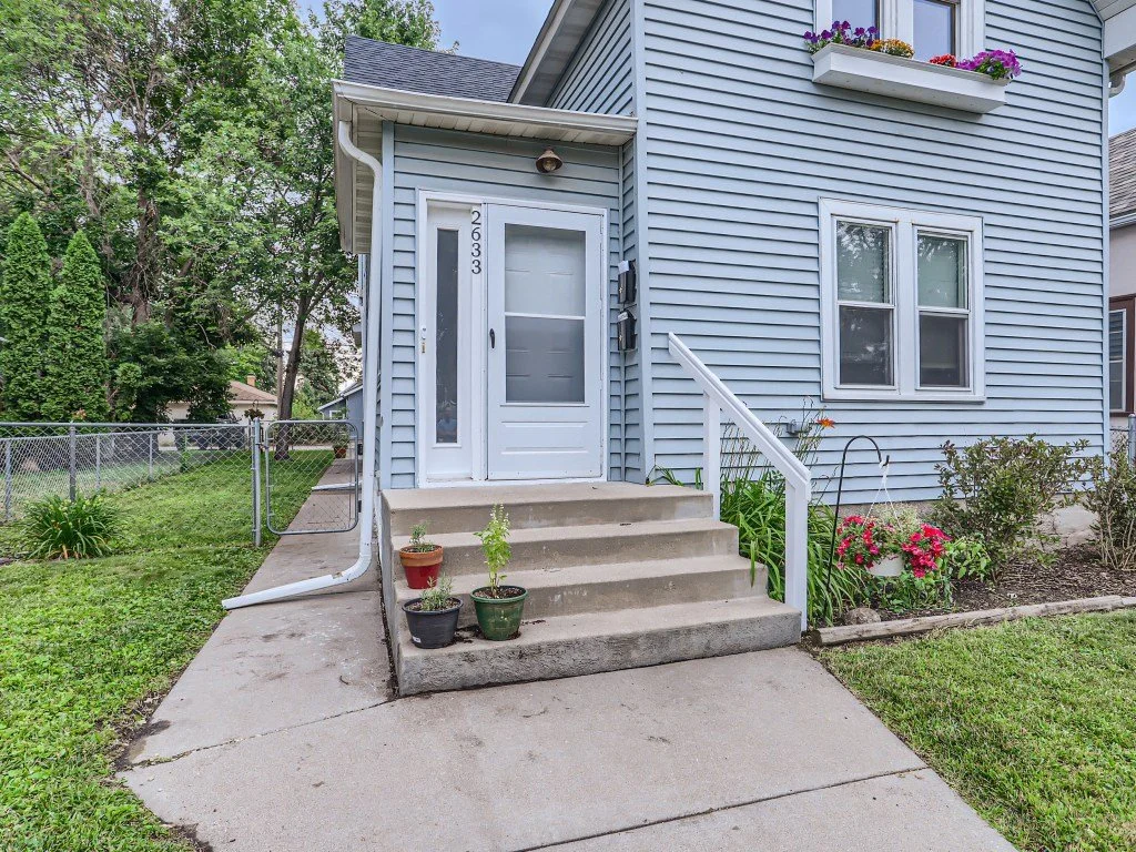 04 Exterior Front Entry.jpg