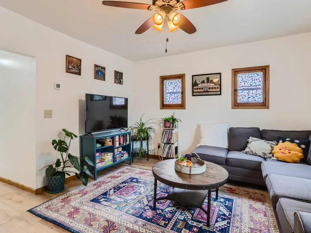 07 Living Room.jpg