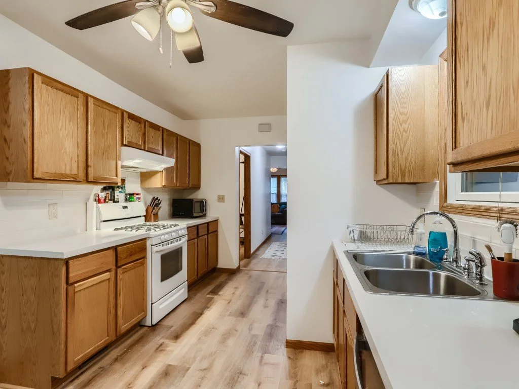 10 Kitchen.jpg