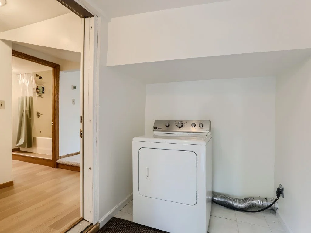 27 2nd Floor Laundry Room.jpg