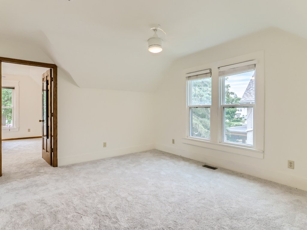 31 2nd Floor Living Room.jpg
