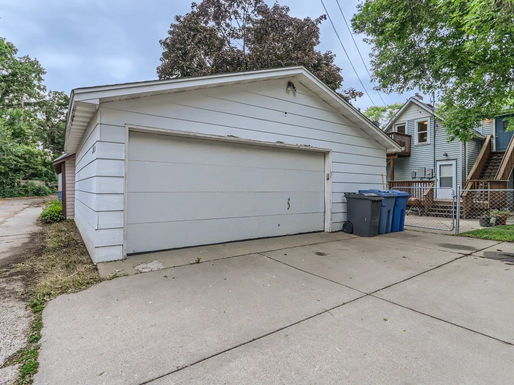 40 Garage Exterior.jpg