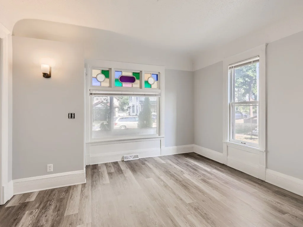 04 Living Room.jpg