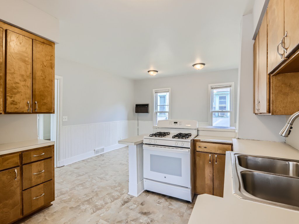 07 Kitchen.jpg