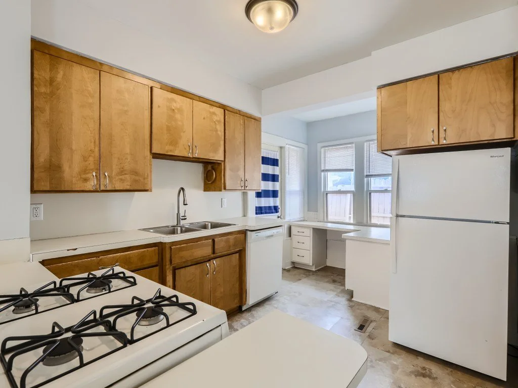 09 Kitchen.jpg