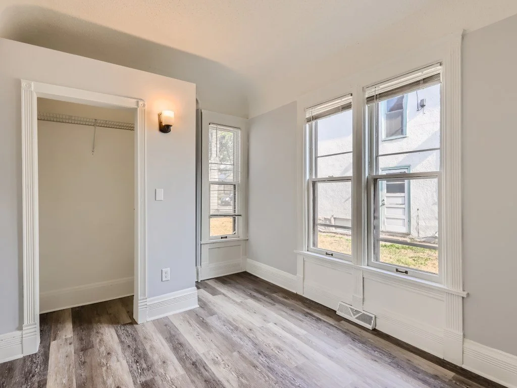 14 Bedroom.jpg
